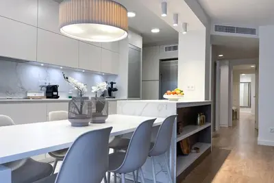 Image de Luxurious Apartment on Rambla w/ Parking by Hostem