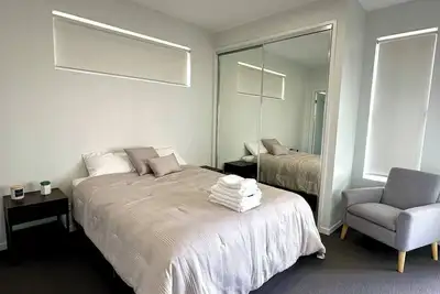 Image de 2 Bedroom Apt with Views/Shops/ Parking/ Garden City