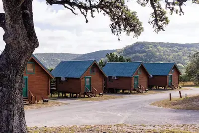 Image de Hideaway Cabin: Texas Hill Country Resort \/w Pool