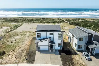 Image de The Beachcomber - Oceanfront Getaway!
