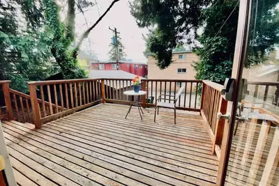Image de Charming Stay in Seattle’s Coveted Northeast Neighborhood