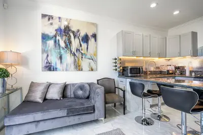 Image de Cozy 2-bedroom townhome elegant modern charming Chula Vista front golf course