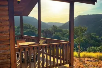 Image de The View Cabin King Bed: Texas Hill Country Resort