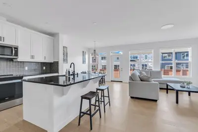 Image de Luxury 3bdr large House-4 mins to Seton Hospital-Parking / Pet Free