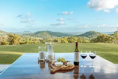 Image de Ocean views. Close to Coolum Beach. Pet friendly. Firepit. Sleeps 11.