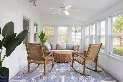 Image de Salt and Cedar | Steps to Beach | Deck | A/C