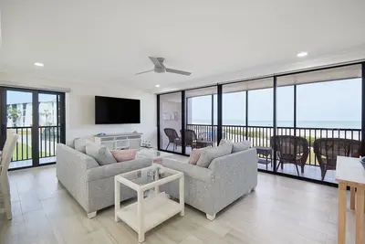 Image de Sundial A201- Gorgeous Beachfront Condo at Sundial