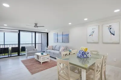 Image de Sundial A208- Stunning Beachfront 2br at Sundial