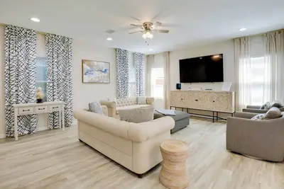 Image de < 1 Mi to Ocean: Spacious Jacksonville Beach Home