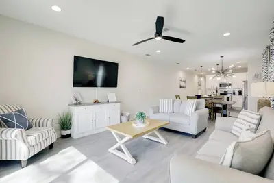 Image de Game Room & Fire Pits: Jacksonville Beach Home!