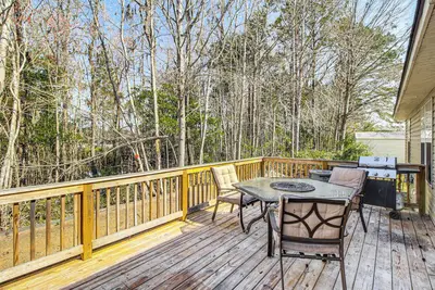 Image de 3 Mi to Hunter Army Airfield: Home w/ Serene Deck