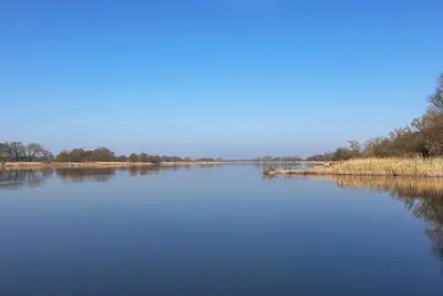 Image de In the middle of the nature reserve directly on the Elbe. Lovely modern vacation apartment