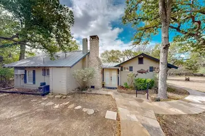 Hill Country Retreat - 2 bedroom/2 bath