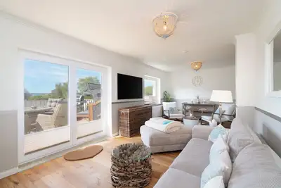 Image de Exclusive vacation home with roof terrace, sea view, sauna & stylish furnishings
