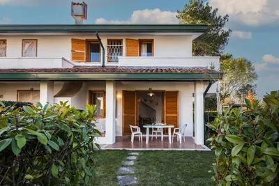 Image de Maison de ville avec piscine, jardin et proche de la plage