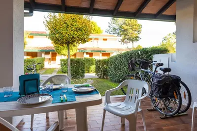 Image de Maison de ville confortable avec piscine et jardin