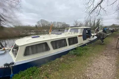 Image de Vios. Historic Dutch Barge. River Ŵey. Surrey. Uk
