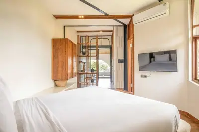 Image de Elegant 1-Br Loft with Art Deco Vibe Shared Pool