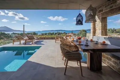 Image de Gialova Hills - Sunset Villa avec vue sur la mer et piscine privée et 3 chambres