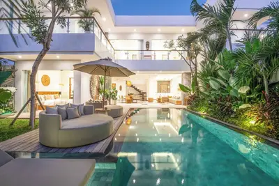 Image de Seaside Luxury: 4br Villa, 400m to Finns, Canggu