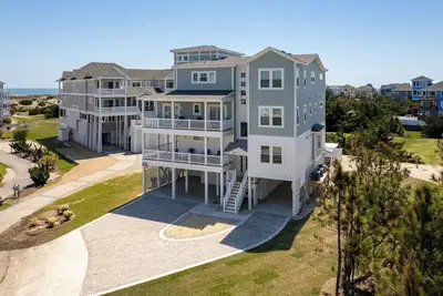 Image de Summer Salt 10 Bedroom Home at Hattie Creef Landing