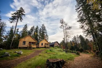 Image de Ada Cabin, Queen Bed, Double Bed, Private Bath