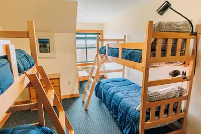 Image de Room, 4 Bunks, Shared Bathroom