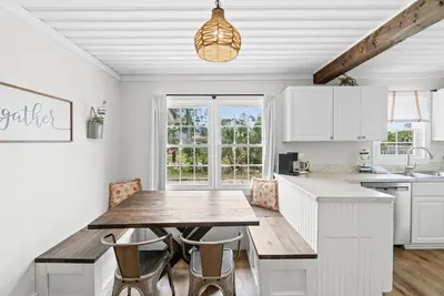 Image de Chasing Sunsets- Close to downtown, fenced yard, pet friendly, Sleeps 9