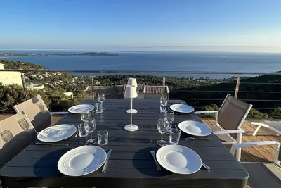 Image de Villa Vue Mer 180° **** Vue réellement Unique-Colline en front de Mer