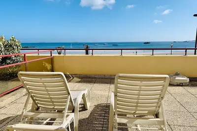 Image de Grande terrasse vue sur la plage de Trestraou