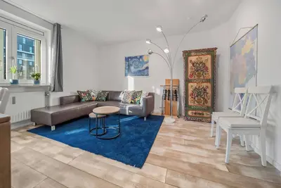Image de 8 min metro to Marienplatz 120 m² Schwabing - 3 Br - 2. 5 bath - private parking