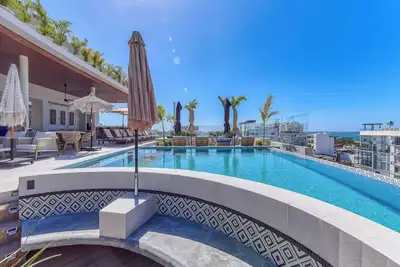 Image de D’Vine: the newest luxury boutique condo in Zona Romántica!