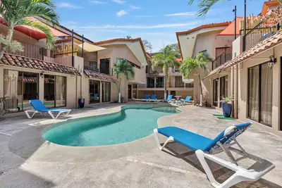 Image de 2 Bd Condo with Pool