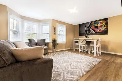 Image de Unique 6br, 3ba super close to the falls