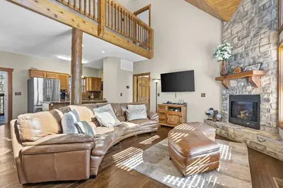 Image de Serenity Oaks – Stay for 16!