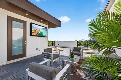 Image de Skyview Escape | Rooftop Townhouse Near Clearwater