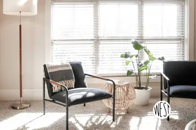 Image de Midtown Condo with High Ceiling!