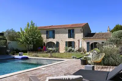 Image de Beau mas proche Avignon et Alpilles - 4 chambres-piscine proche centre-ville