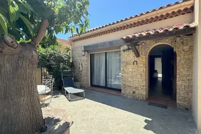 Image de Villa avec jardin, 10 mn à pied de la mer