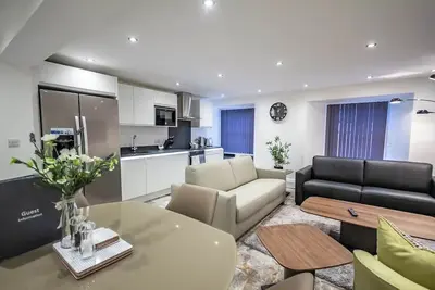 Image de 2 Bed - The Sandringham Suite by Smart Welcomes