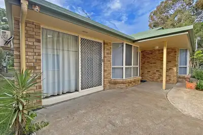 Image de Beach House Backing onto Bush