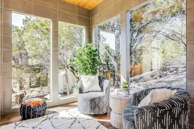 Image de Modern Lake Retreat w/ Hot Tub & Outdoor Living