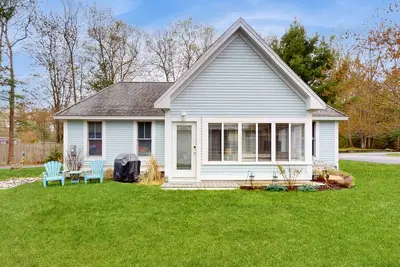 Image de Charming Cottage at Summer Village with Pools, Pickleball, Bocce and Game Room