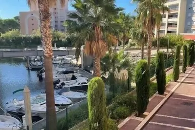 Image de Appartement avec terrasse, parking et piscine