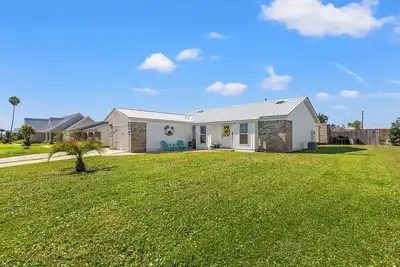 Image de This house is a 3 bedroom(s), 2 bathrooms, located in Mexico Beach, Fl.
