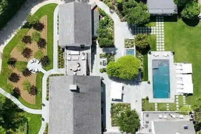 Image de Spacious 8-bedroom villa in gorgeous East Hampton - Pool, Jacuzz i& tennis court