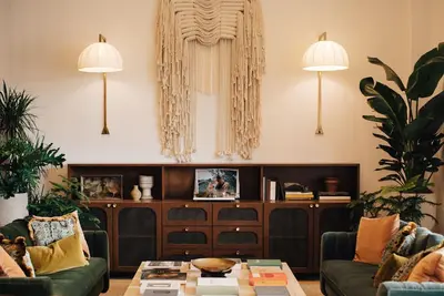 Image de Charleston Loft | Two-Story + Courtyard Access