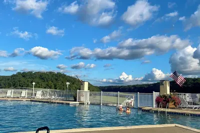 Image de Towers of Parkviewbay Luxury\nHuge pool, Indoor Pool and Hot Tub. State Park view