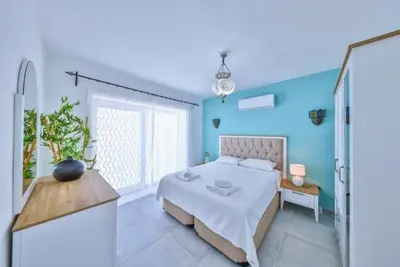 ''Villa Lagoon'' with stunning sunset views