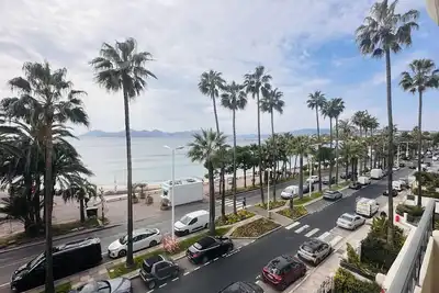 Image de One bedroom apartment with a sea view right by the Croisette beaches and the center of Cannes. - 2287